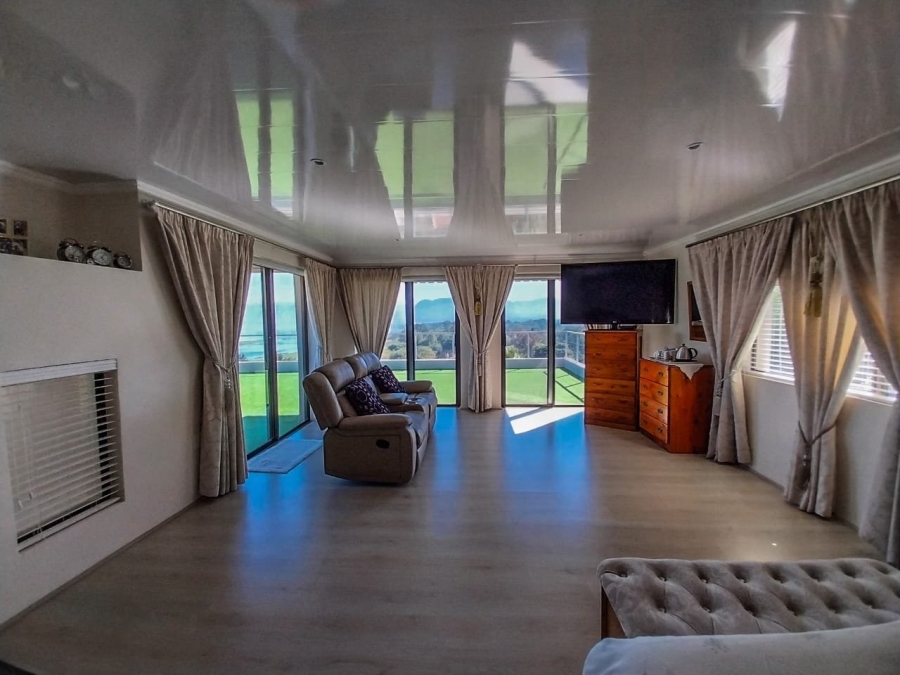 5 Bedroom Property for Sale in Meerhof North West